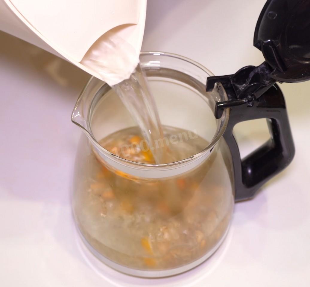Шаг 5 приготовления Вкусный и полезный  имбирный чай с лимоном и ромашкой