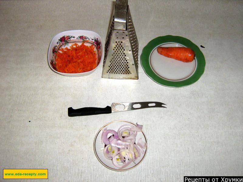 Шаг 3 приготовления Сладкий маринованный лосось с морковью и луком