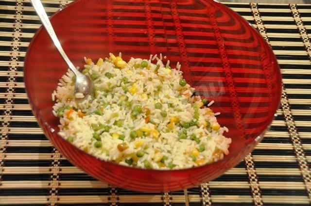 Шаг 4 приготовления Салат из морской капусты с кальмарами и овощами
