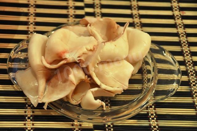 Шаг 6 приготовления Салат из морской капусты с кальмарами и овощами