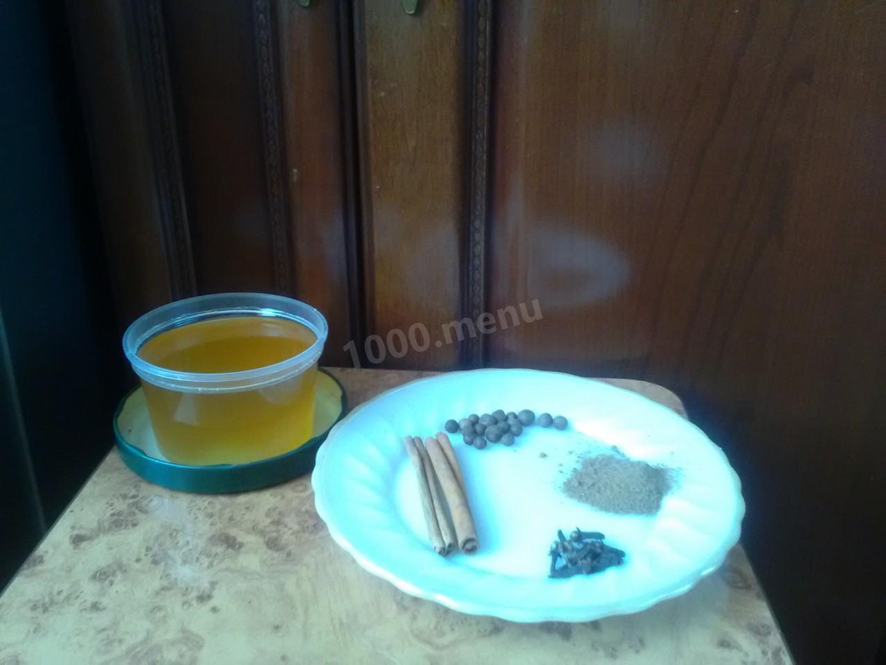Шаг 1 приготовления Крамбамбуля белорусский напиток