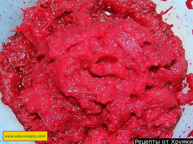 Шаг 5 приготовления салат Дружба с плавленным сыром чесноком и свеклой