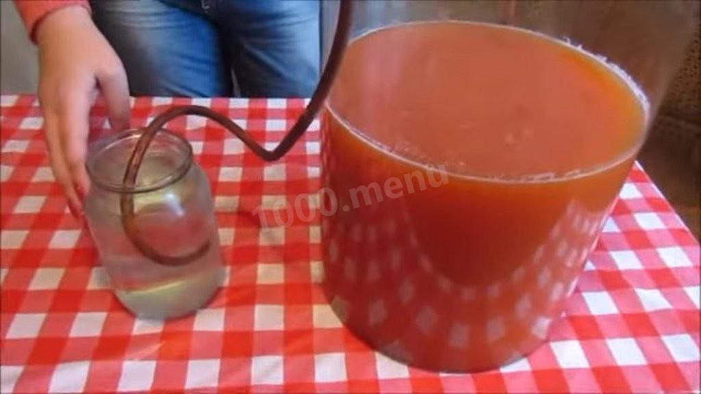 Шаг 4 приготовления Вино из шиповника