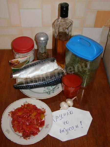 Шаг 1 приготовления Скумбрия с чесноком, болгарским перцем и томатной пастой