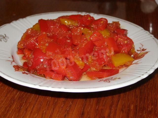 Шаг 2 приготовления Скумбрия с чесноком, болгарским перцем и томатной пастой