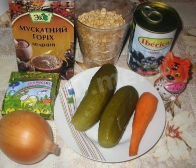 Шаг 1 приготовления Гороховая каша с огурцами морковью и мускатным орехом