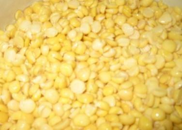 Шаг 2 приготовления Гороховая каша с огурцами морковью и мускатным орехом