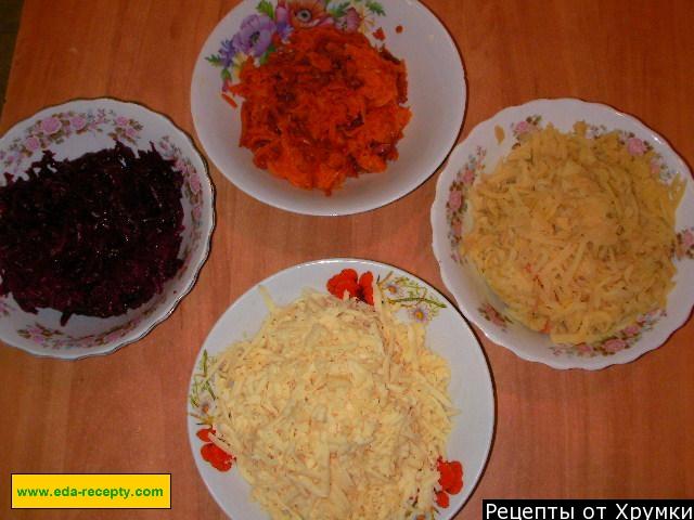 Шаг 3 приготовления Сельдь под шубой рулетом