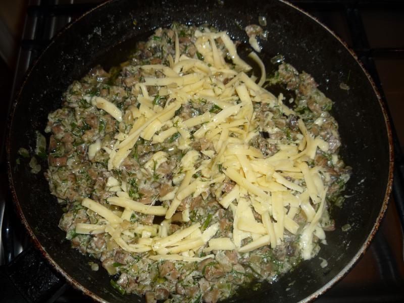 Шаг 4 приготовления Фаршированные шампиньоны с луком и сыром