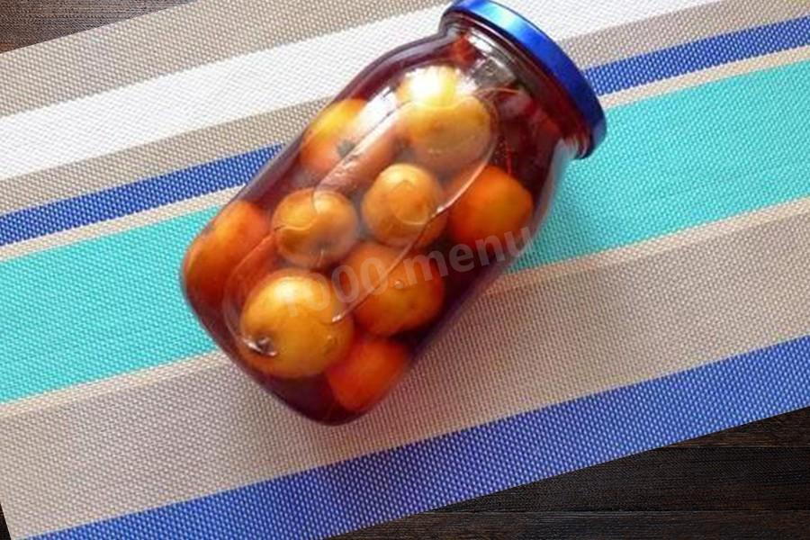 Обложка рецепта Яблочный компот из ранеток и сливы