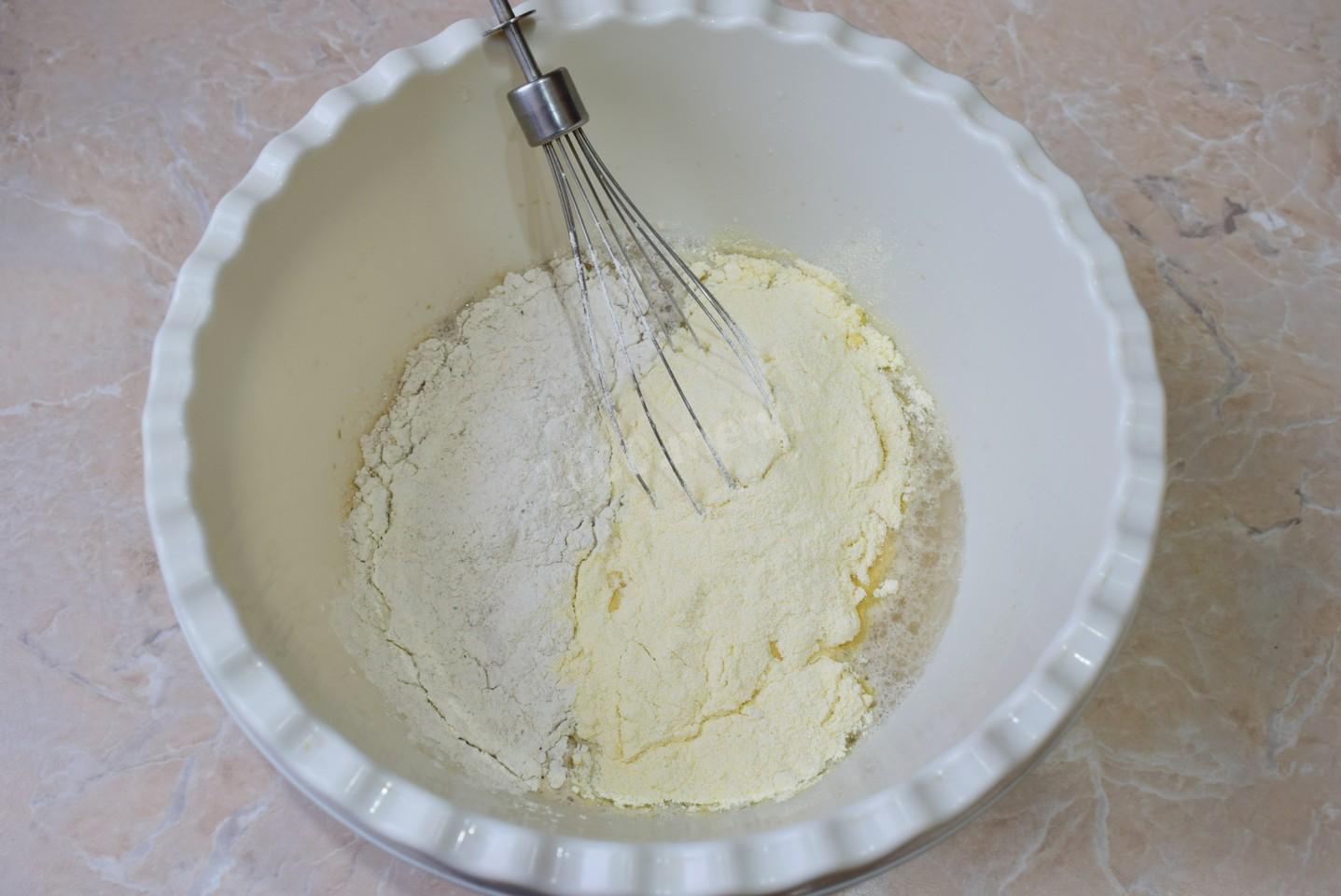 Шаг 4 приготовления Тесто из кукурузной муки