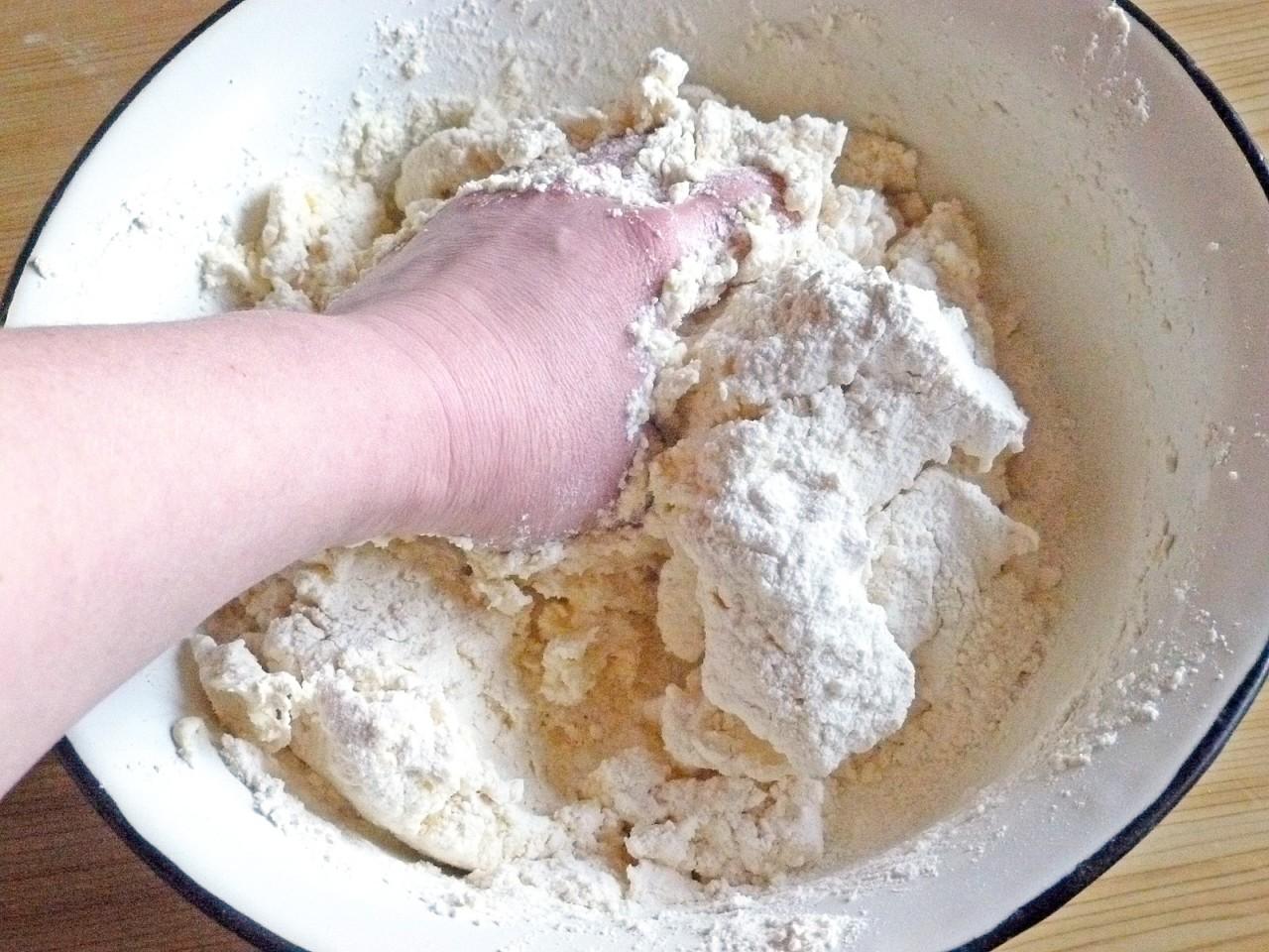 Шаг 5 приготовления Творожно песочное тесто