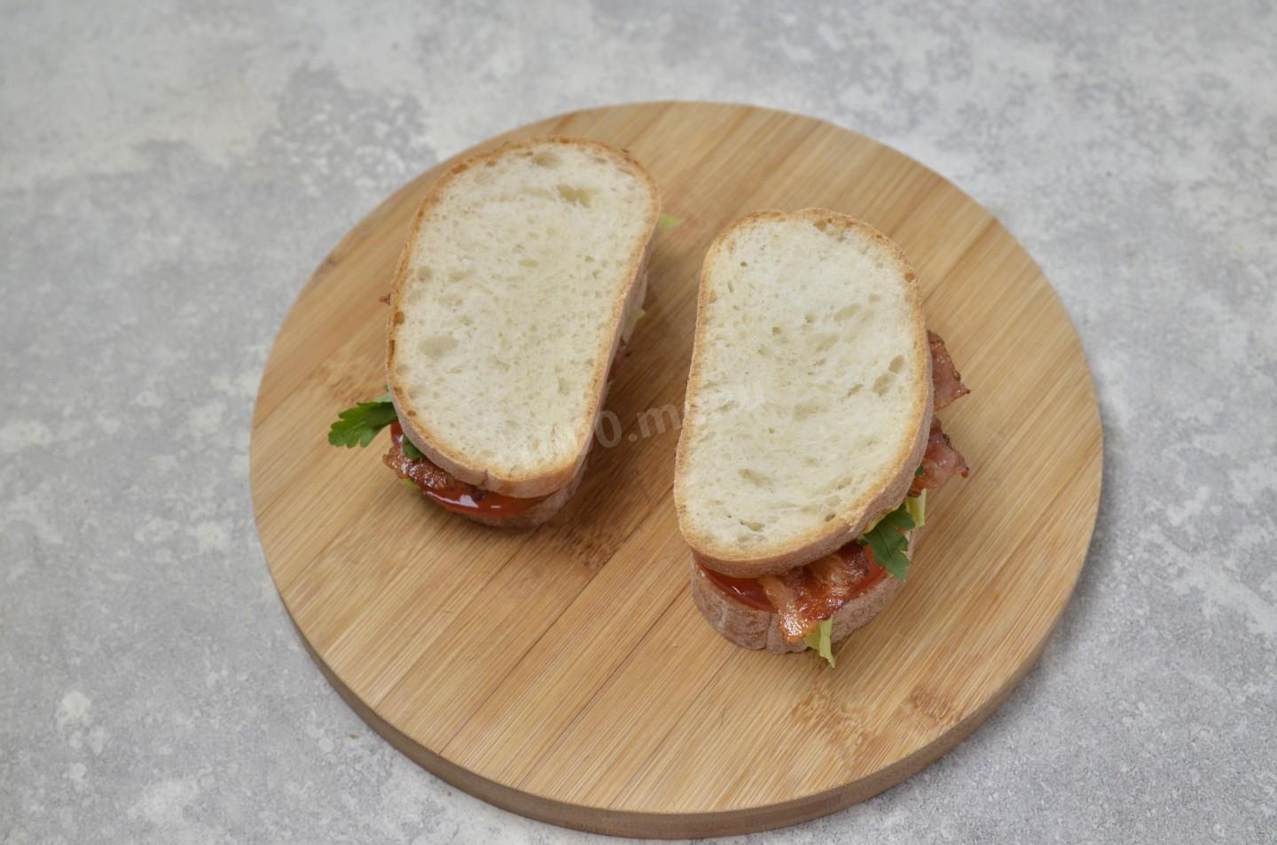 Шаг 7 приготовления Бутерброды с беконом и сыром