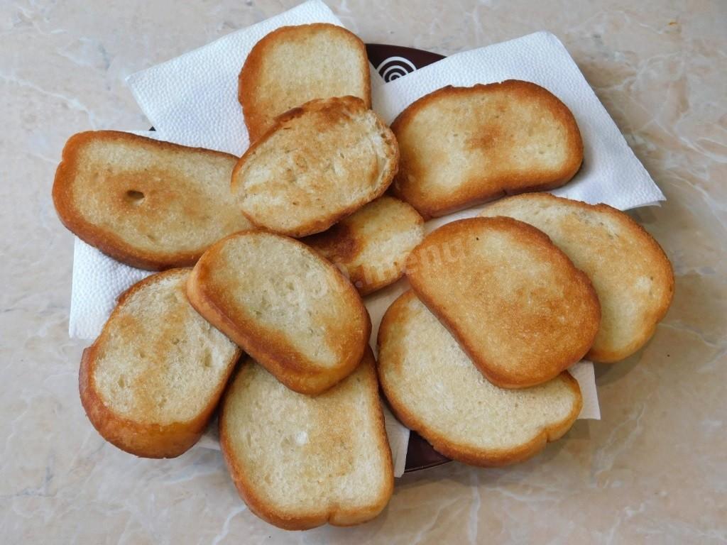 Шаг 3 приготовления Бутерброды со шпротами и соленым огурцом