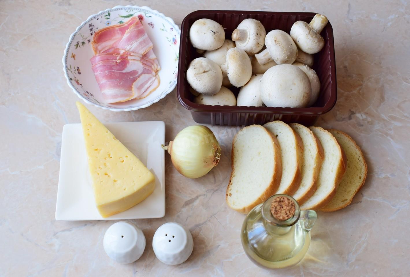 Шаг 1 приготовления Горячие бутерброды с грибами и сыром в духовке