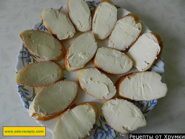 Шаг 3 приготовления Бутерброды с красной икрой Кораблики