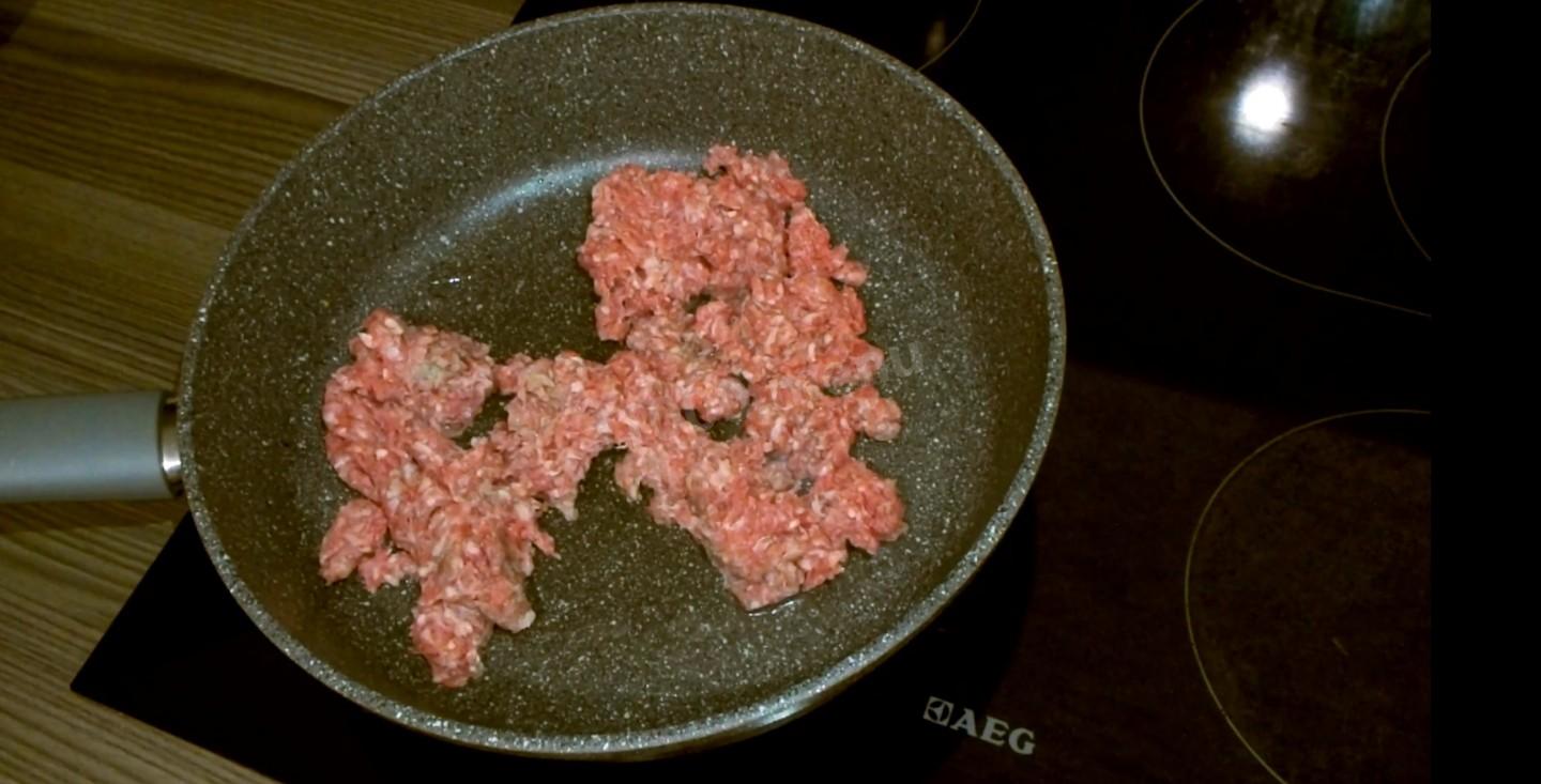 Шаг 1 приготовления Бюджетный Бургер Sloppy Joe Неряха Джо