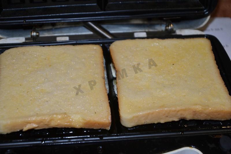 Шаг 5 приготовления Гренки из хлеба в вафельнице