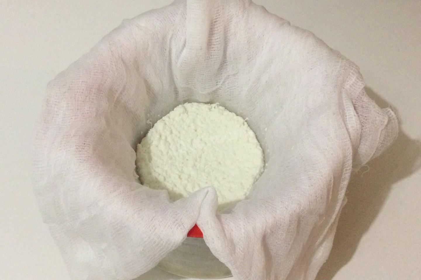 Шаг 4 приготовления Брынза из коровьего молока