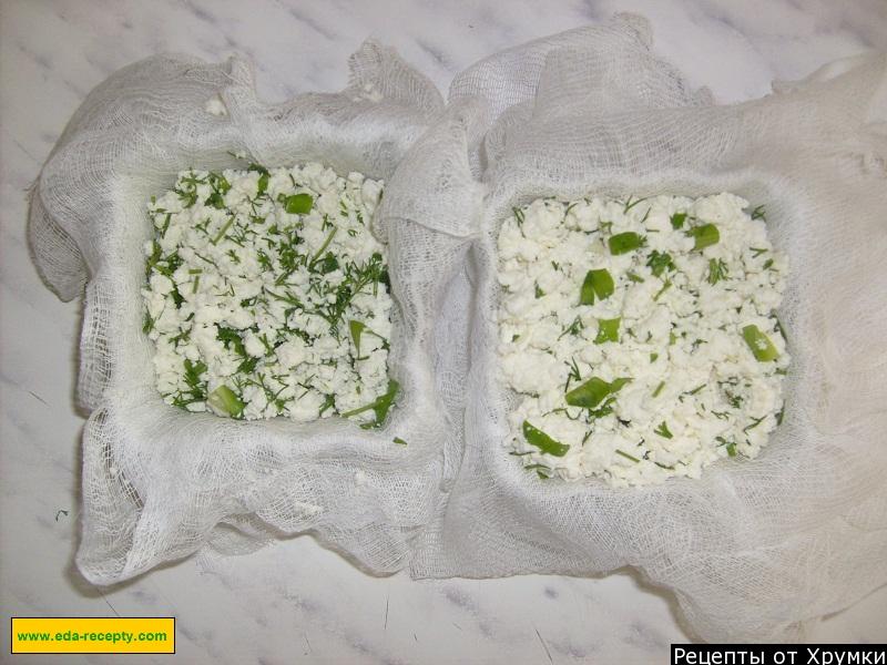 Шаг 7 приготовления Сыр из коровьего молока и кефира с разными добавками
