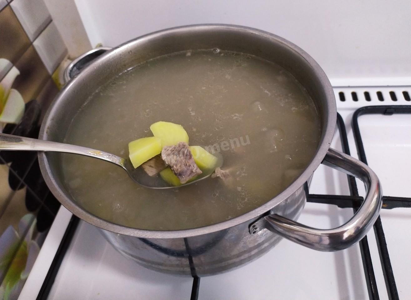 Шаг 8 приготовления Щи из щавеля с яйцом