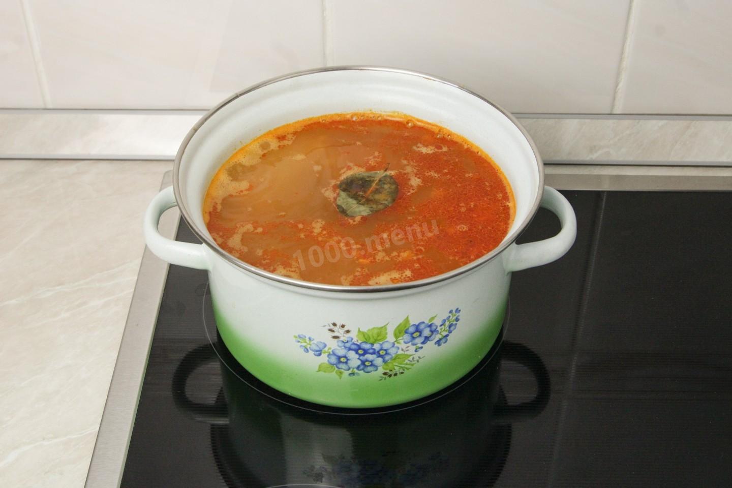 Шаг 17 приготовления Рассольник с томатной пастой и перловкой
