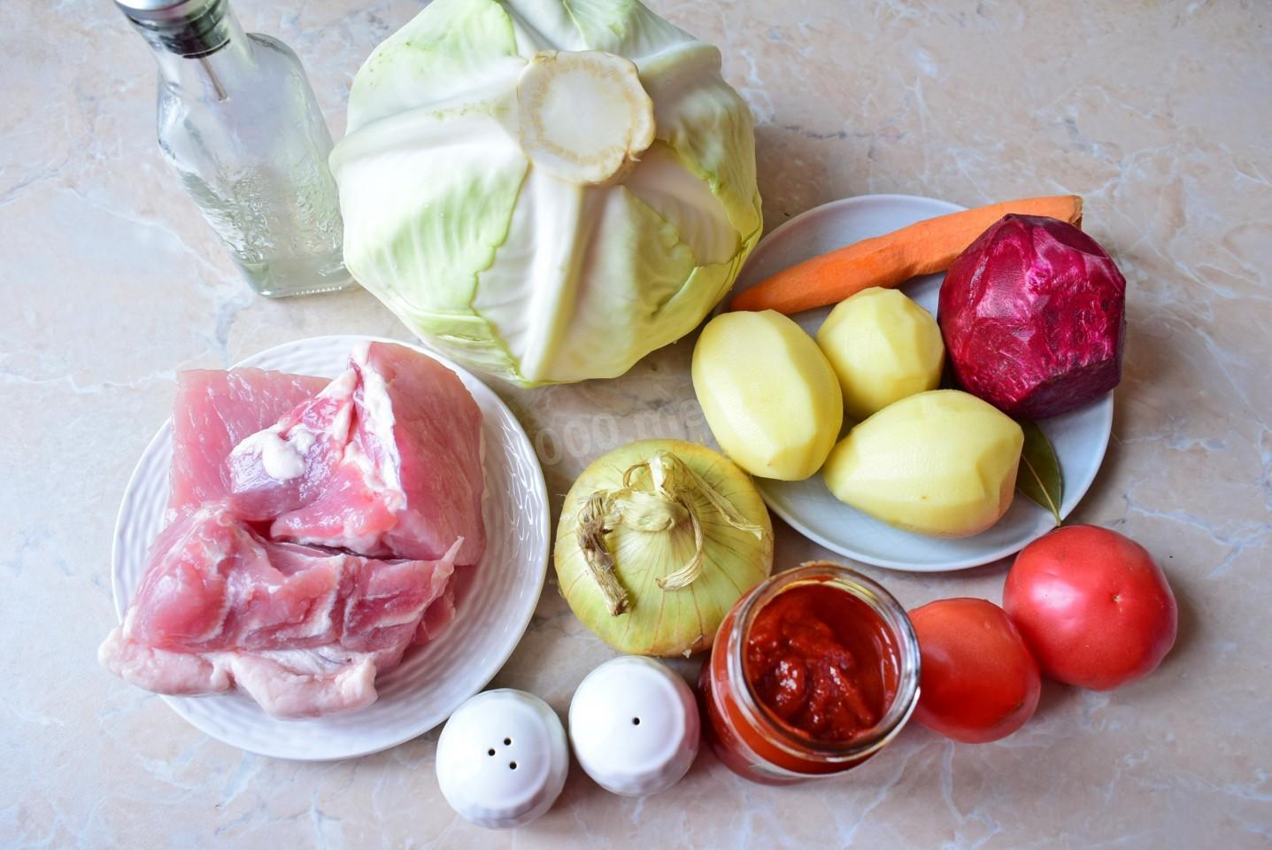 Шаг 1 приготовления Борщ со свежей капустой свеклой и мясом