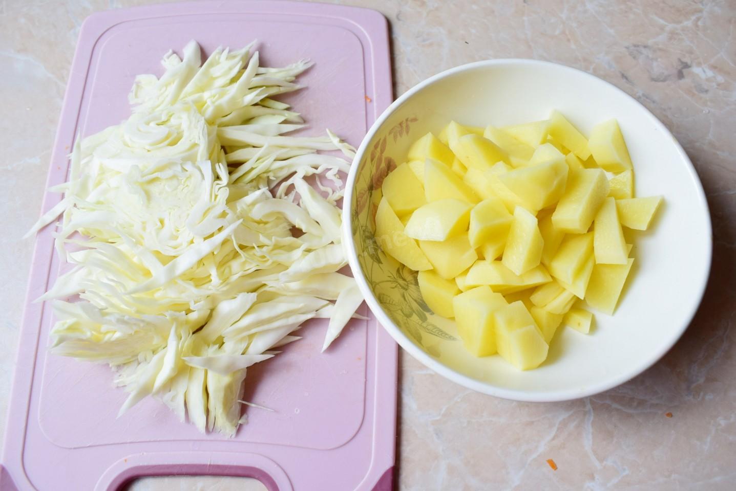 Шаг 3 приготовления Борщ со свежей капустой свеклой и мясом