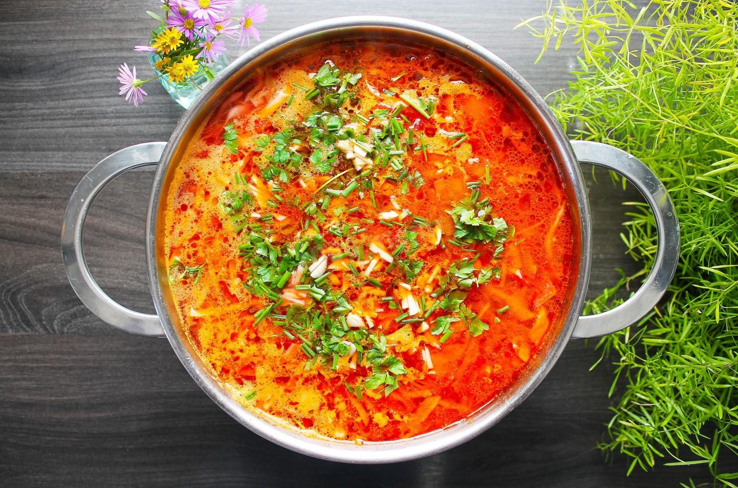 Шаг 13 приготовления Борщ с курицей морковью и свеклой вкусный красный