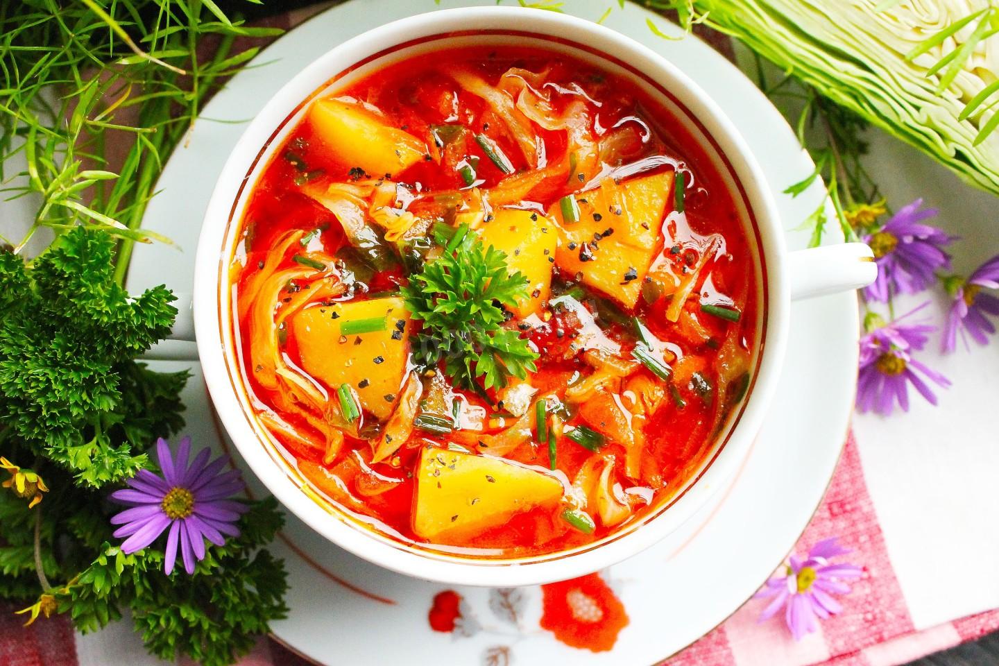 Шаг 14 приготовления Борщ с курицей морковью и свеклой вкусный красный