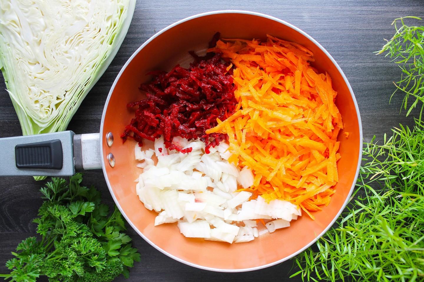 Шаг 5 приготовления Борщ с курицей морковью и свеклой вкусный красный