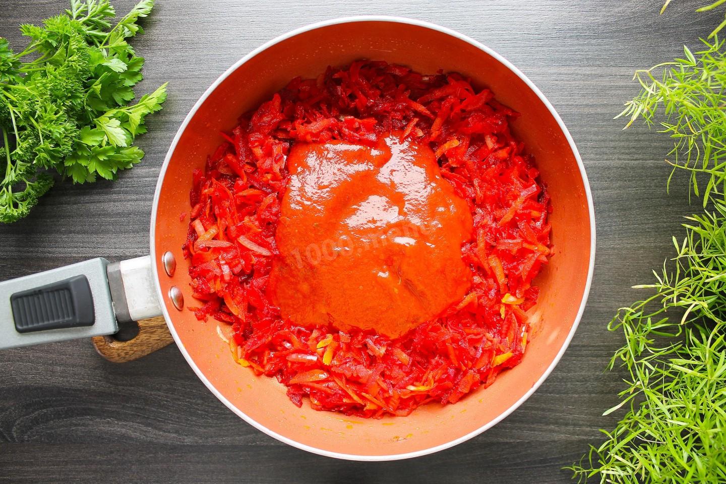 Шаг 7 приготовления Борщ с курицей морковью и свеклой вкусный красный