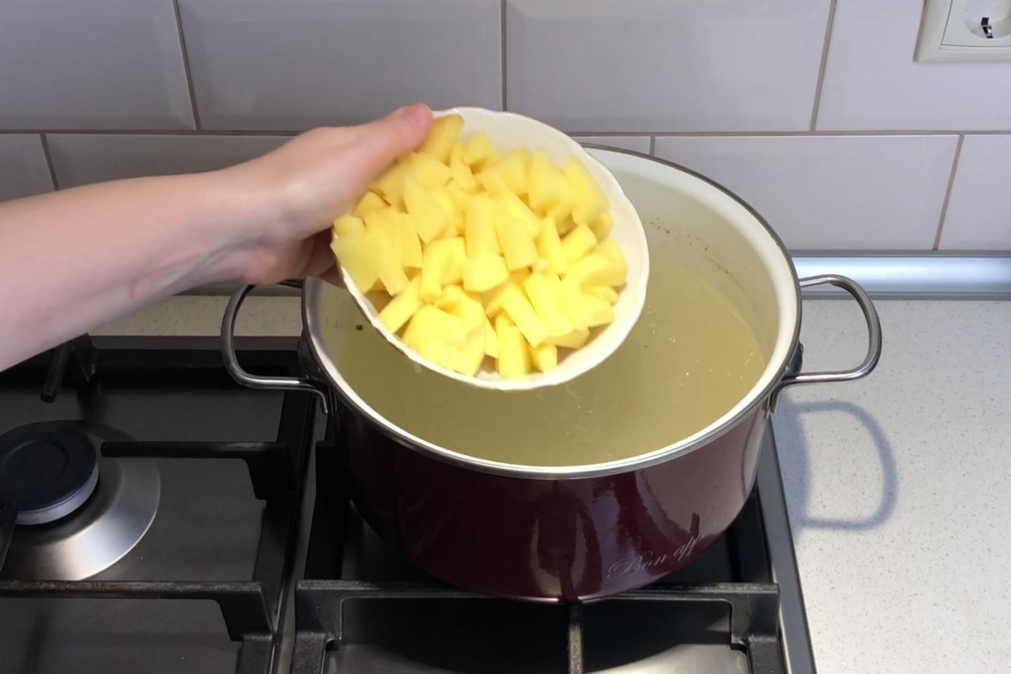 Шаг 12 приготовления Куриный суп с клецками на курином бульоне
