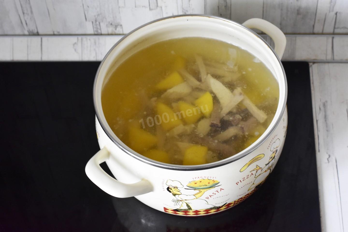 Шаг 5 приготовления Солянка сборная мясная с картошкой