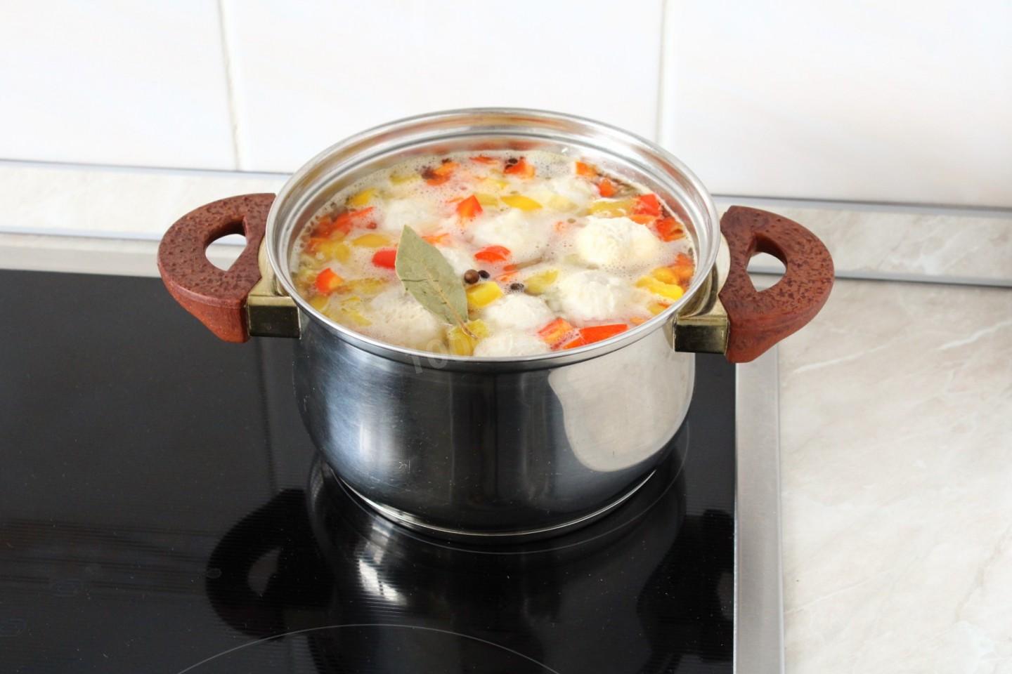 Шаг 12 приготовления Суп с куриными фрикадельками