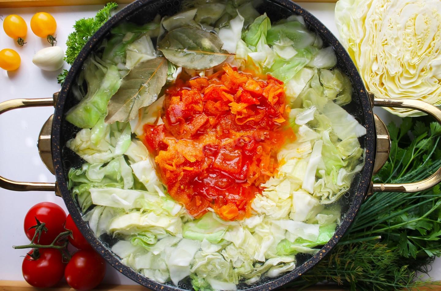 Шаг 11 приготовления Щи из свежей капусты с курицей