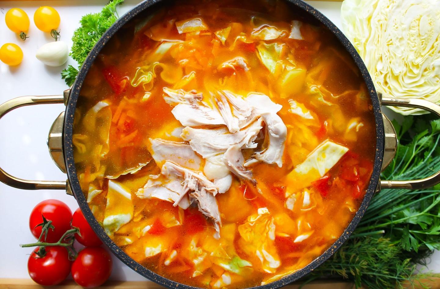 Шаг 12 приготовления Щи из свежей капусты с курицей