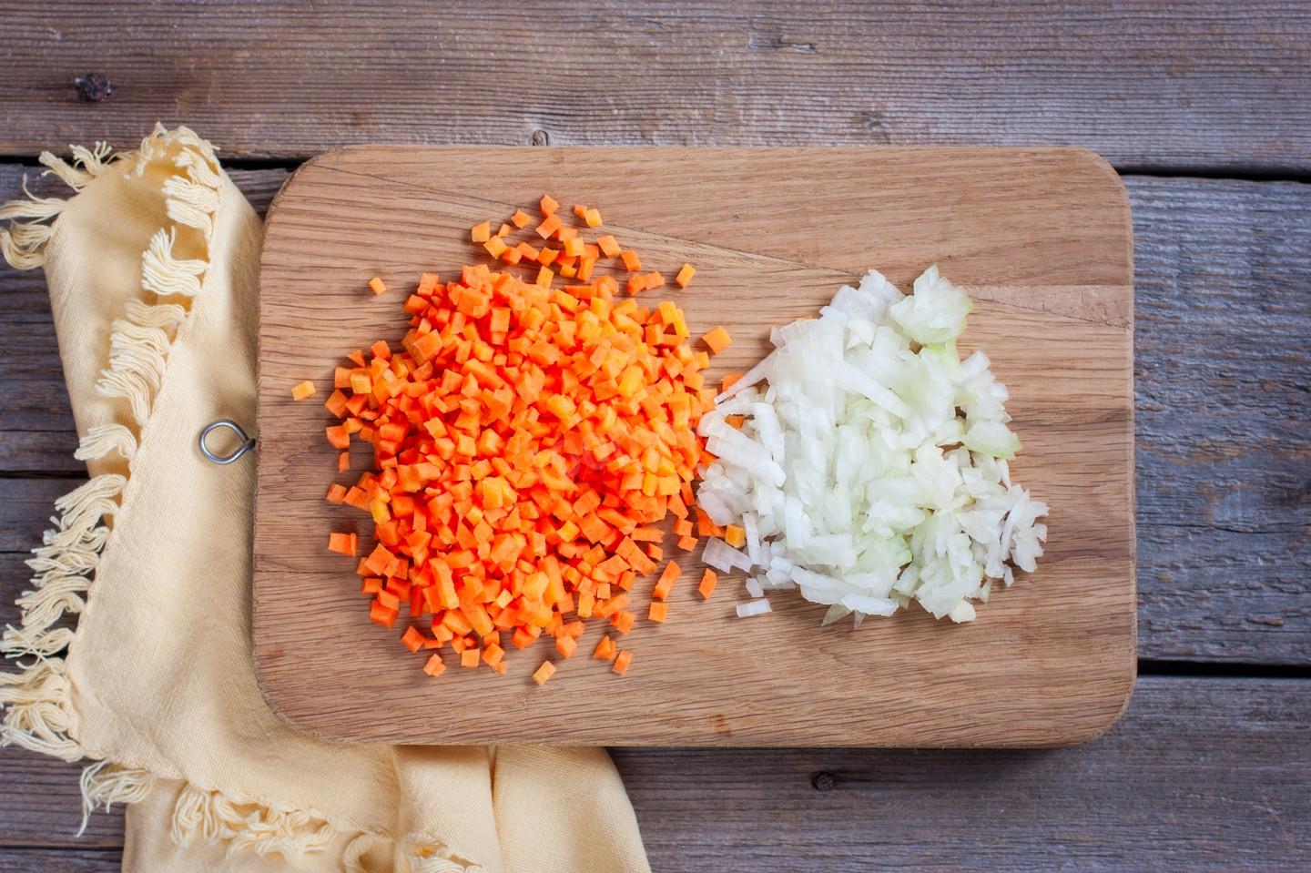 Шаг 2 приготовления Куриный суп с вермишелью и картошкой