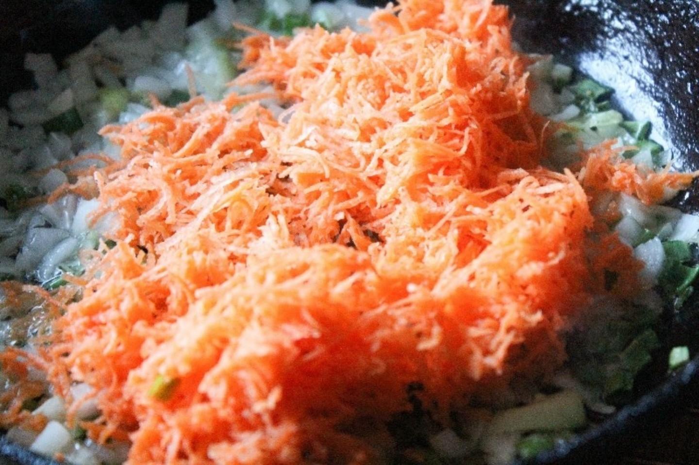 Шаг 6 приготовления Куриный суп с яйцом и вермишелью
