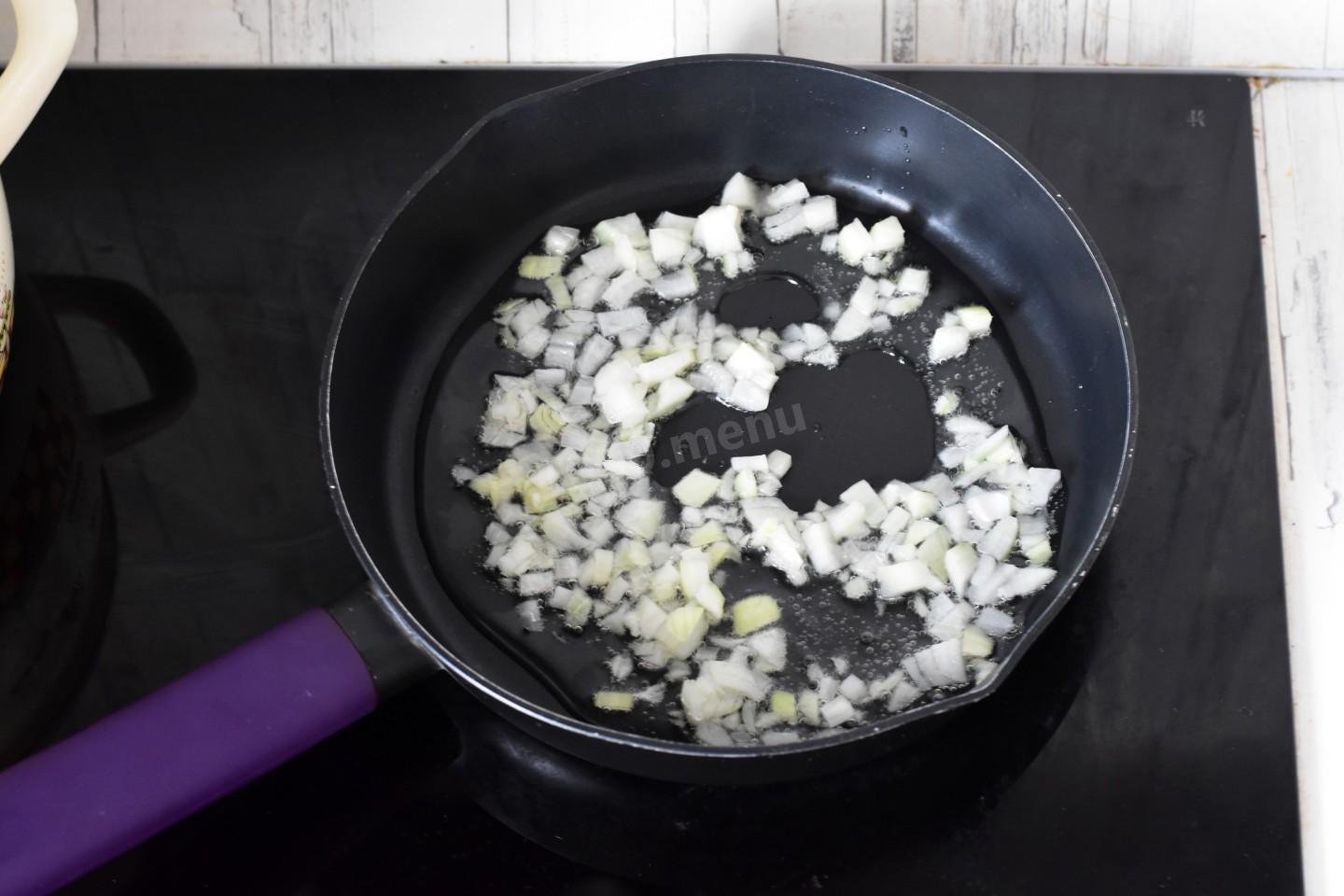 Шаг 12 приготовления Щи с помидорами свежей капустой и мясом