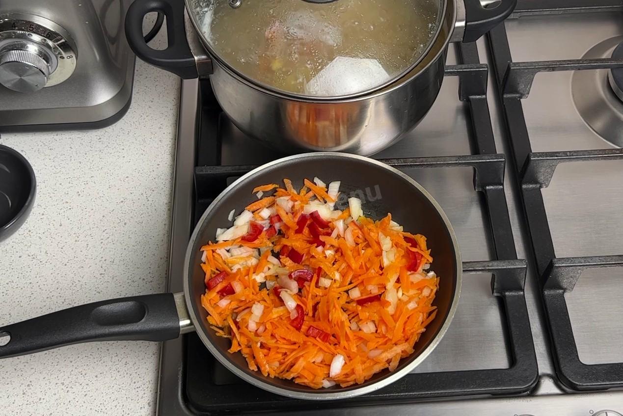 Шаг 8 приготовления Гороховый суп с копченой курицей