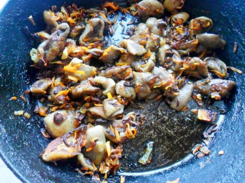 Шаг 4 приготовления Грибной суп с маслятами