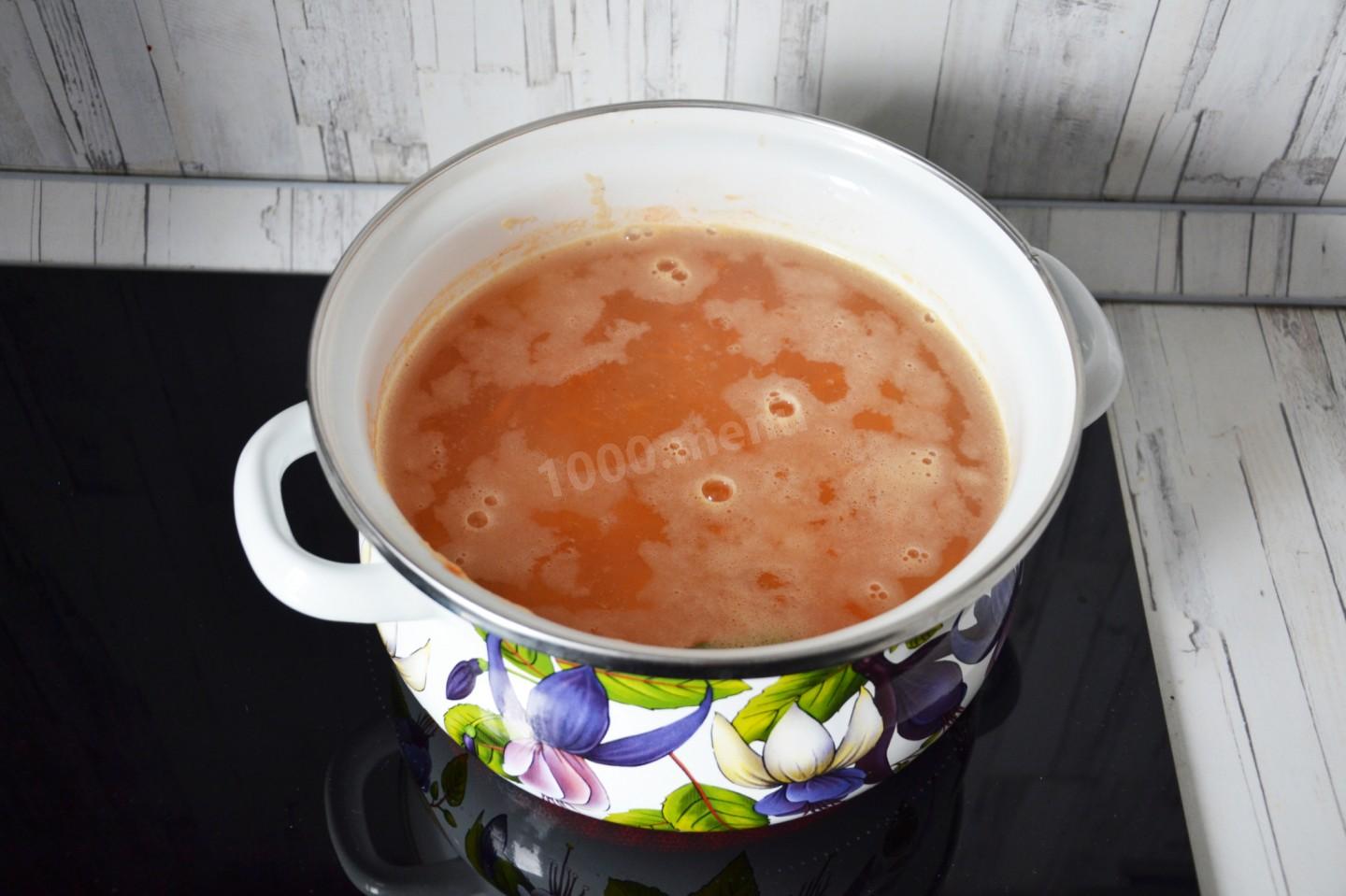 Шаг 6 приготовления Суп из кильки в томатном соусе с картошкой и рисом