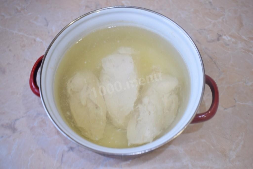 Шаг 1 приготовления Суп с вермишелью и курицей