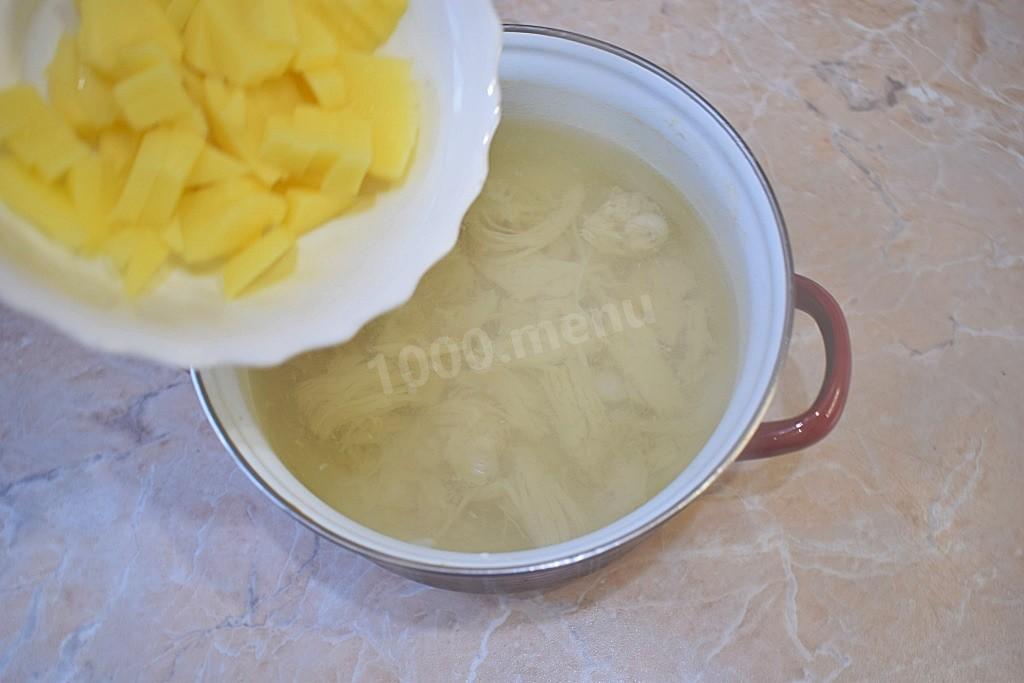 Шаг 2 приготовления Суп с вермишелью и курицей