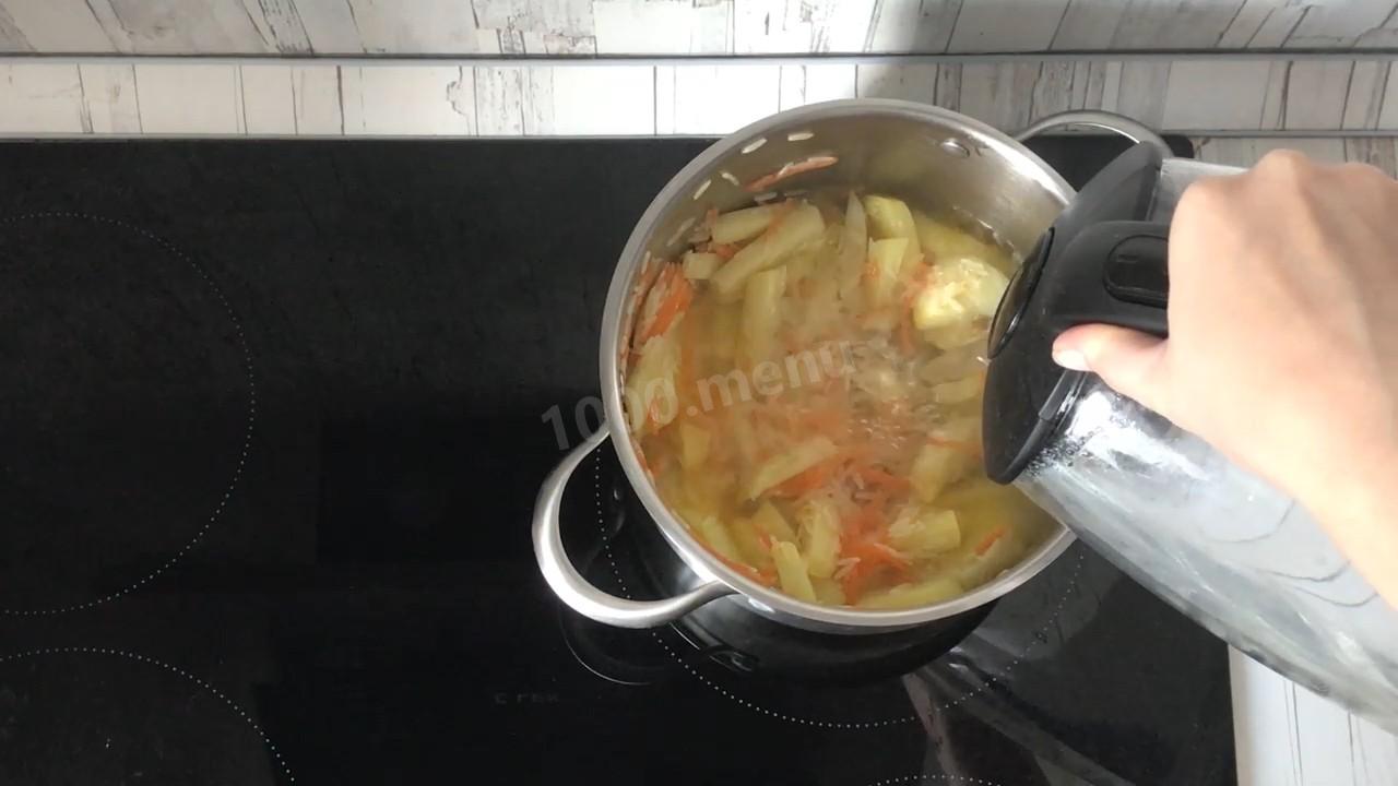 Шаг 8 приготовления Суп с фрикадельками и рисом