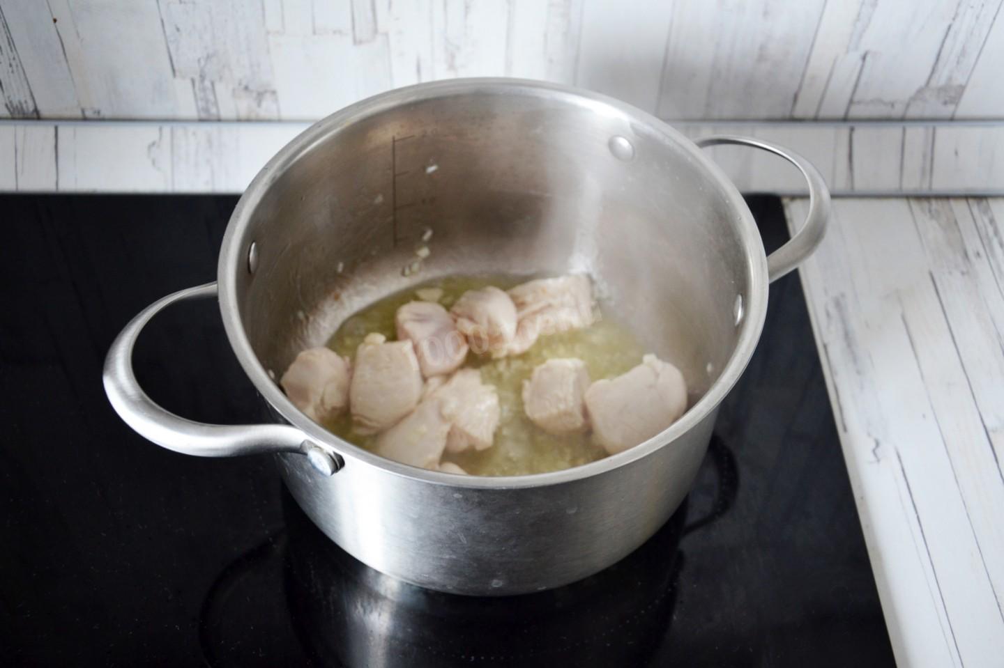 Шаг 5 приготовления Куриный суп с лапшой и картошкой