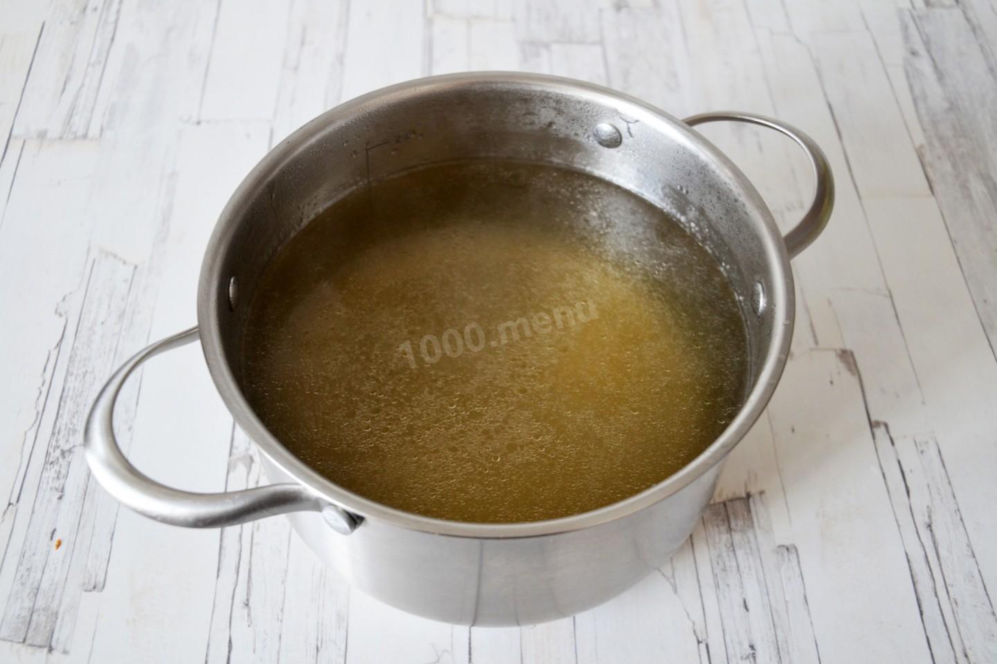 Шаг 3 приготовления Солянка с лимоном