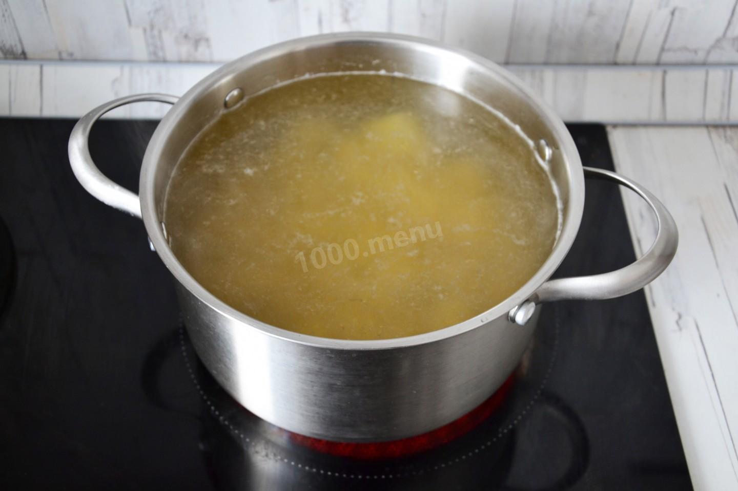 Шаг 7 приготовления Солянка с лимоном