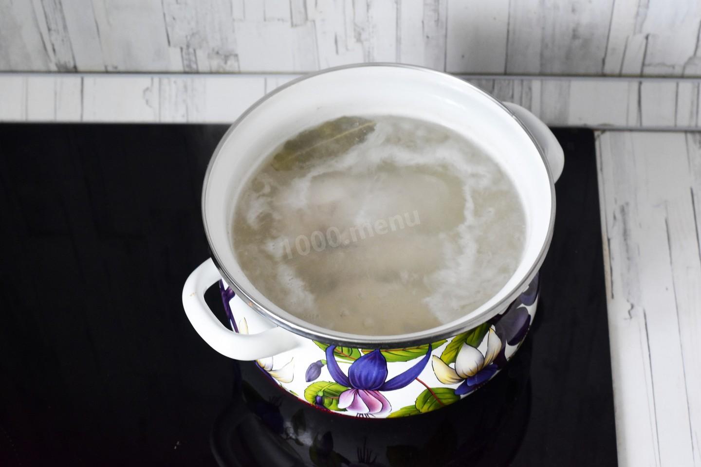 Шаг 2 приготовления Сырный суп с курицей и плавленным сыром